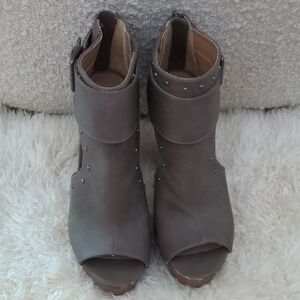REPORT Gray Women's Peep-Toe Ankle Boots